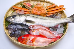 生食用の冷凍品の解凍に最適！　氷水解凍の方法と特徴
